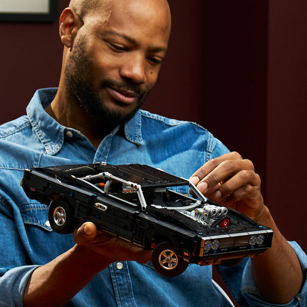 LEGO Technic 42231 — Mașina Dodge Charger R/T din Fast and Furious – imagine 4