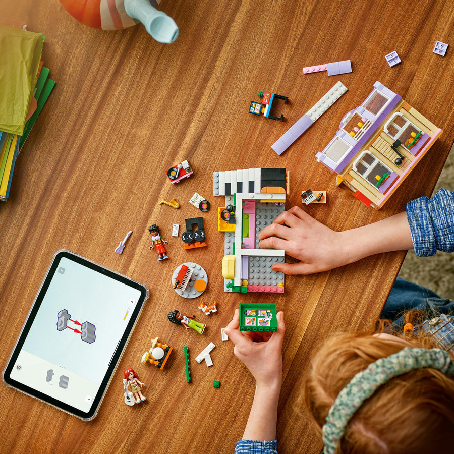 LEGO Friends 42653 — Magazin de muzică și apartament – imagine 6