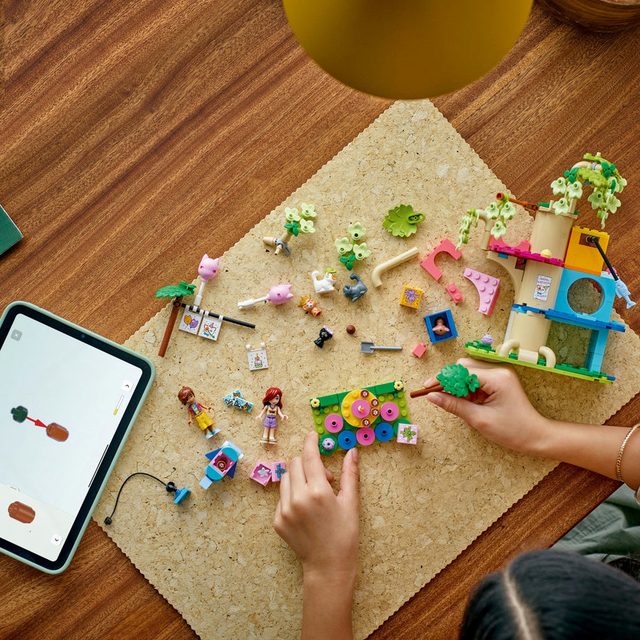 LEGO Friends 42666 — Petrecere de ziua de naștere a pisicii și căsuță în copac – imagine 7