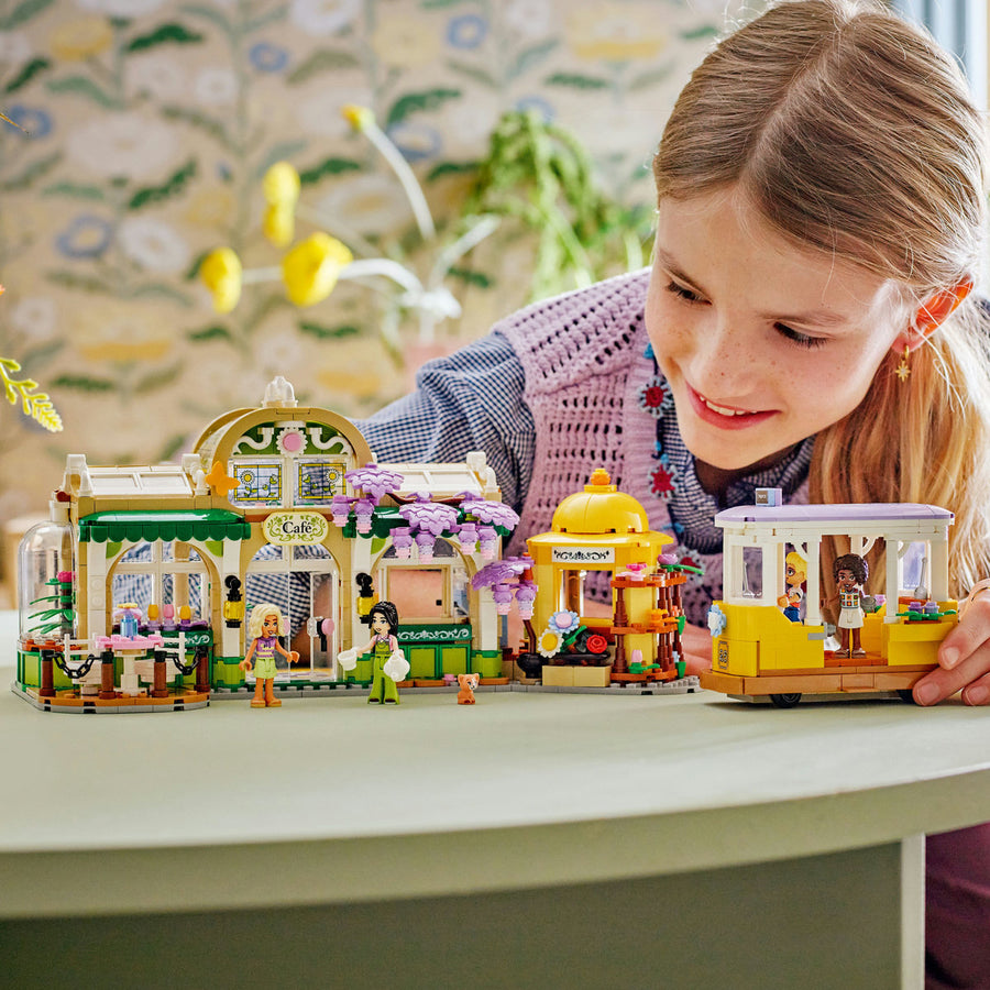 LEGO Friends 42671 — Cafenea cu multe plante și florărie – imagine 7