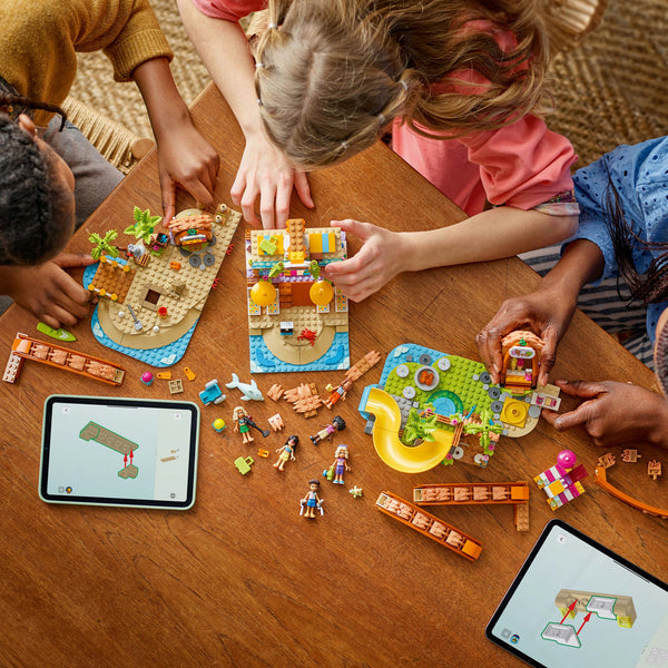 LEGO Friends 42673 — Stațiune de pe litoral pentru vacanță cu familia – imagine 6