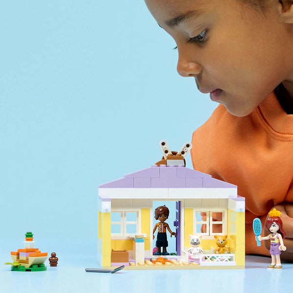 LEGO Friends 42679 — Hotel pentru iepurași în orașul Heartlake – imagine 4