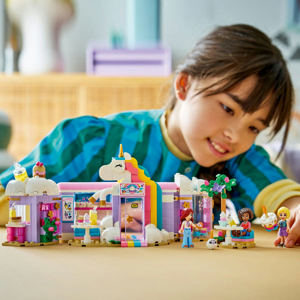 LEGO Friends 42684 — Cafeneaua de vis Unicorn – imagine 4