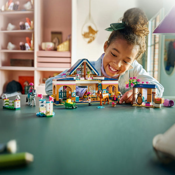 LEGO Friends 42688 — Grajd de cai și academie de echitație – imagine 6