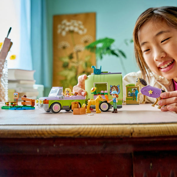 LEGO Friends 42695 — Remorcă pentru cal și mânz – imagine 4