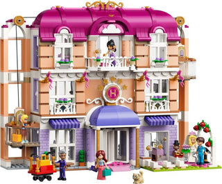 LEGO Friends 42704 — Grand Hotel din orașul Heartlake
