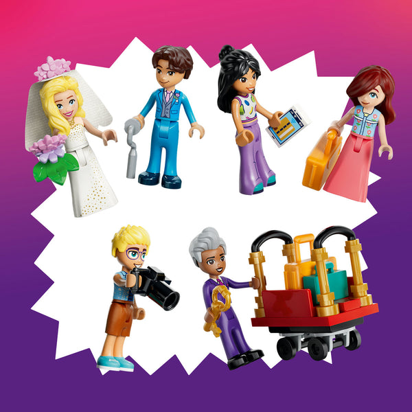 LEGO Friends 42704 — Grand Hotel din orașul Heartlake – imagine 5