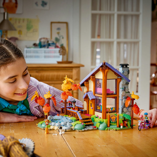 LEGO Friends 42705 — Cabană primitoare în pădure toamna – imagine 4