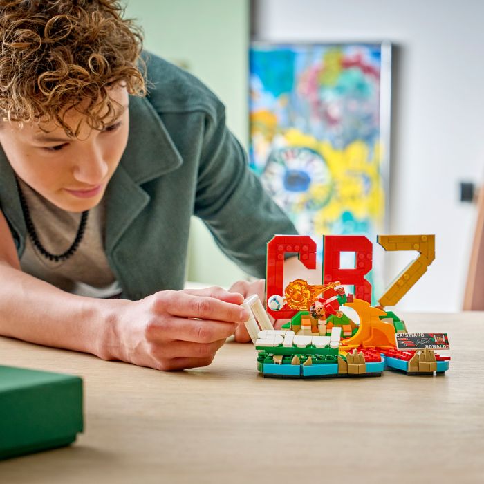 LEGO Editions 43012 — Cristiano Ronaldo – Momente importante din fotbal – imagine 8