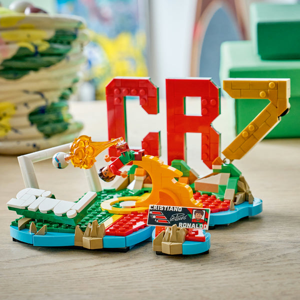 LEGO Editions 43012 — Cristiano Ronaldo – Momente importante din fotbal – imagine 6