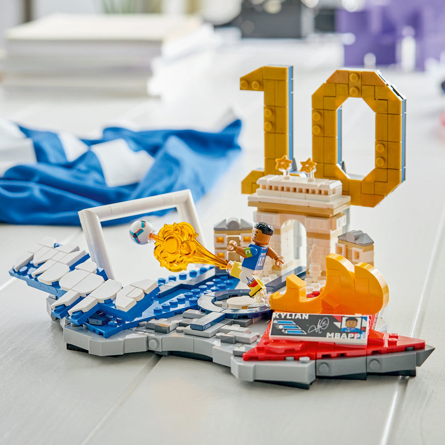 LEGO Editions 43013 — Kylian Mbappé – Momente importante din fotbal – imagine 6