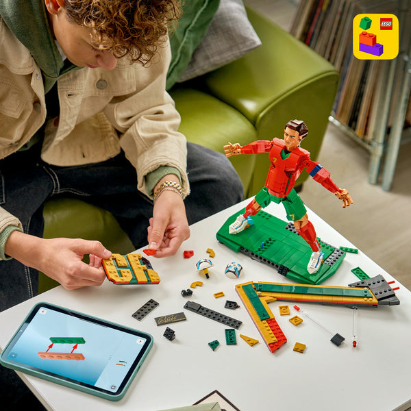 LEGO Editions 43016 — Cristiano Ronaldo – Legendă a fotbalului – imagine 4