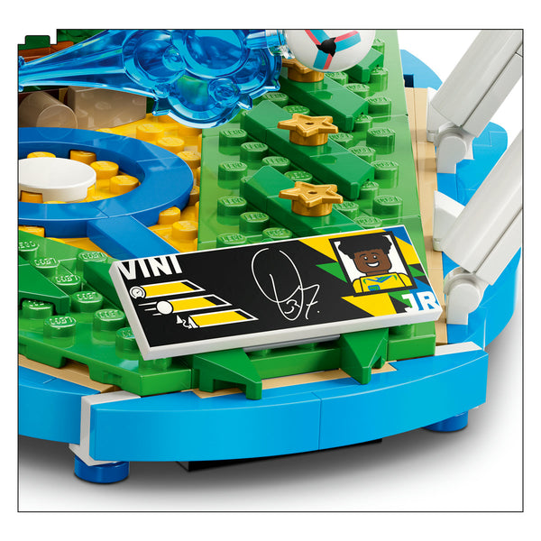 Set LEGO 43027 Vini Jr. în timpul construcției