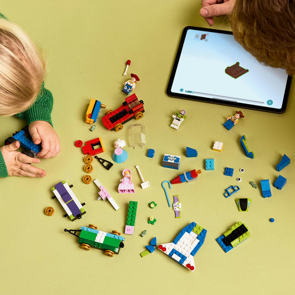 LEGO Disney 43264 — Tren aniversar și mașina RC din Toy Story – imagine 6