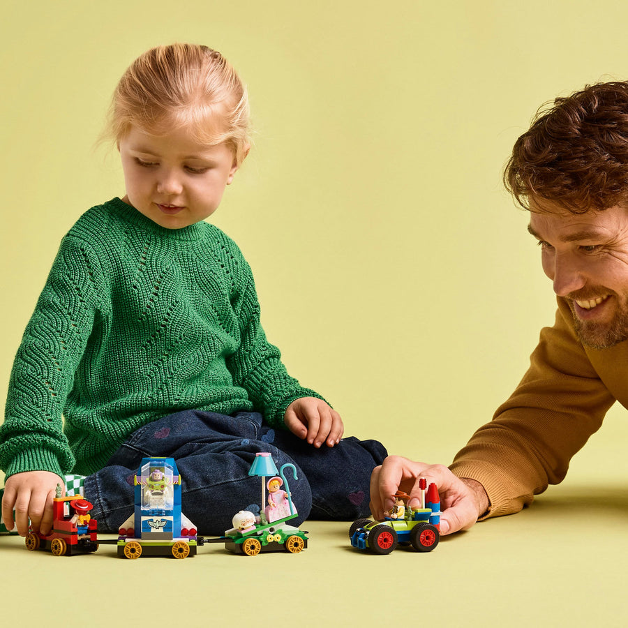 LEGO Disney 43264 — Tren aniversar și mașina RC din Toy Story – imagine 7