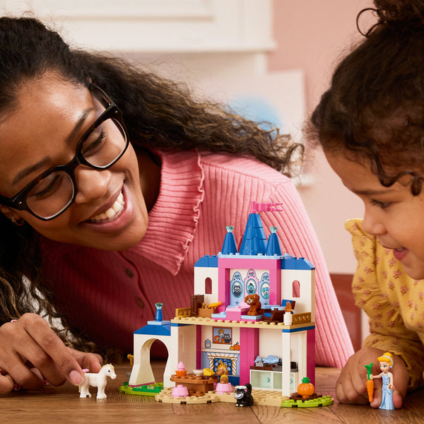 LEGO Disney 43283 — Castelul cu animăluțe al Cenușăresei – imagine 4