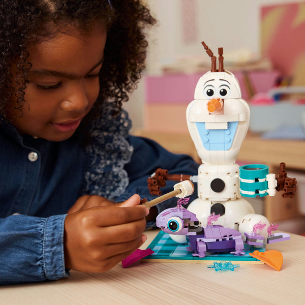 LEGO Disney 43287 — Distracție la picnic cu Olaf și Bruni – imagine 7