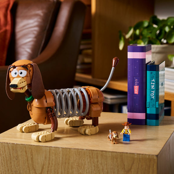 LEGO Disney 43301 — Opritoare de cărți Câinele Slinky din Povestea jucăriilor – imagine 6