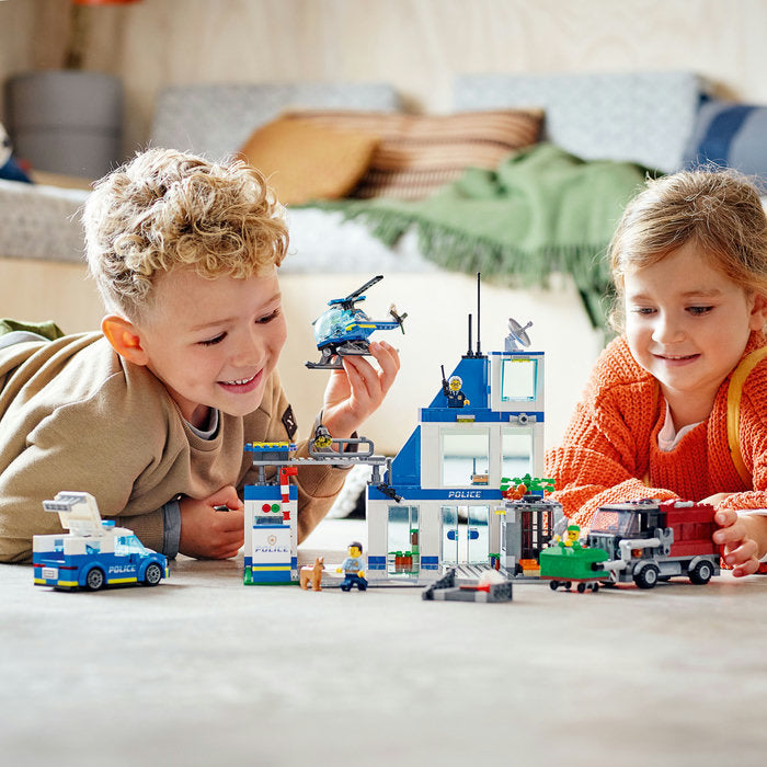 LEGO City 60316 — Sectia de politie – imagine 8