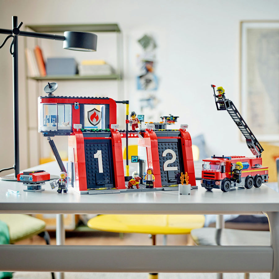 LEGO City 60414 — Statie și camion de pompieri – imagine 6