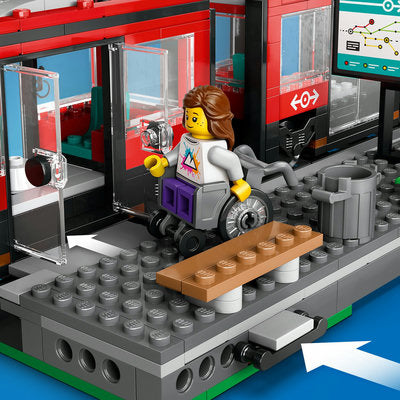 LEGO City 60423 — Statie și tramvai in centrul orasului – imagine 8