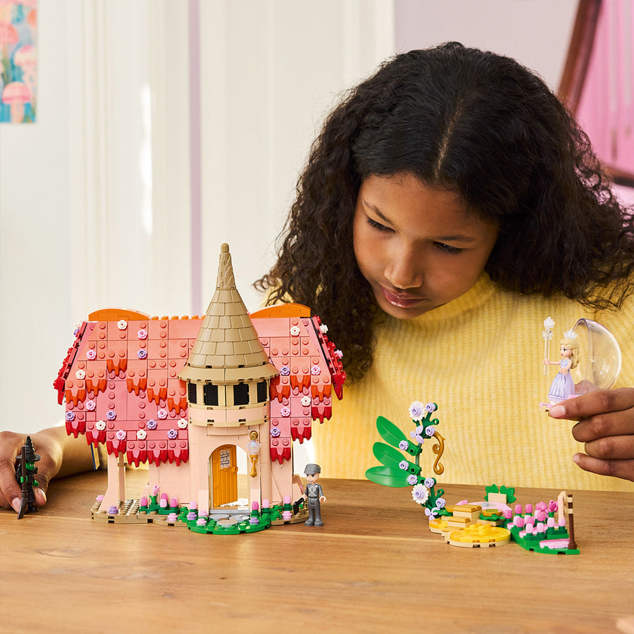 LEGO Wicked 75690 — Glinda și Elphaba vizitează Munchkinland – imagine 5