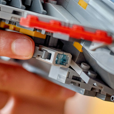 LEGO Marvel Super Heroes 76325 — Quinjet din Razbunatorii: Sub semnul lui Ultron – imagine 2