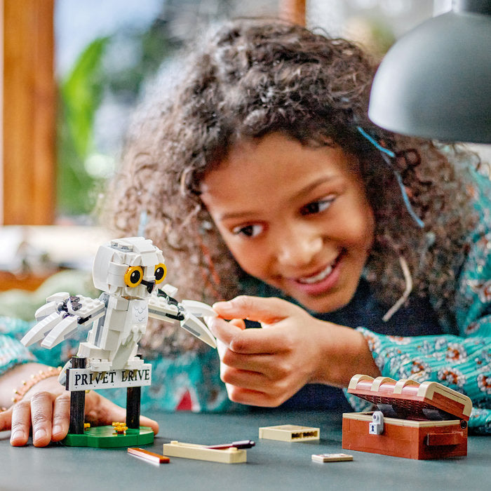LEGO Harry Potter 76425 — Hedwig pe Privet Drive nr. 4 – imagine 8