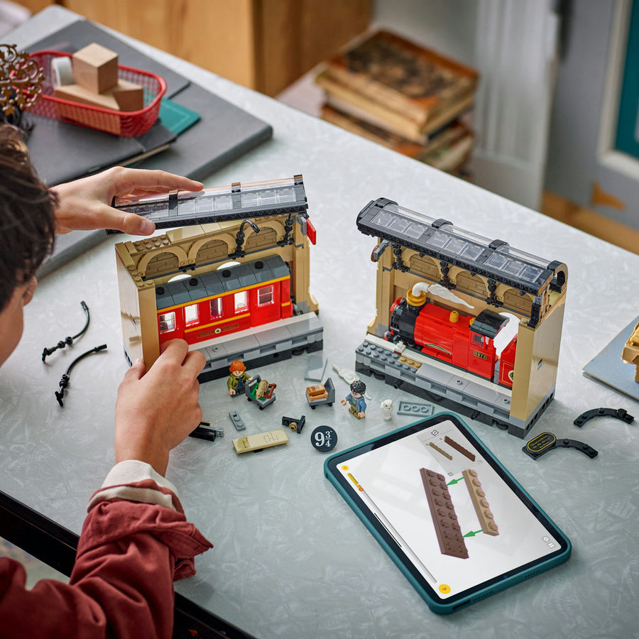 LEGO Harry Potter 76450 — Colțul cu cărți: Expresul Hogwarts – imagine 5