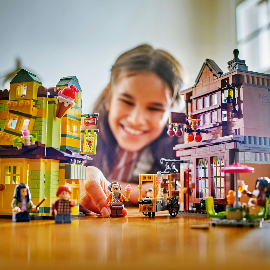 LEGO Harry Potter 76452 — Furnituri Vâjthaț de calitate și magazin de înghețată – imagine 4