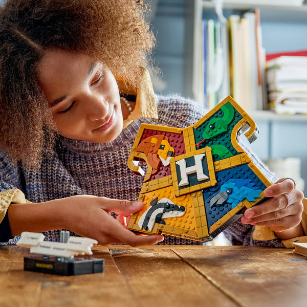 LEGO Harry Potter 76462 — Blazonul caselor de la Hogwarts – imagine 4