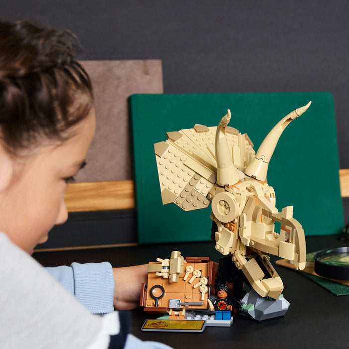 LEGO Jurassic World 76969 — Fosile de dinozaur: craniu de Triceratops – imagine 8