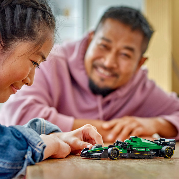 LEGO Speed Champions 77245 — Masina de curse Aston Martin Aramco F1® AMR24 – imagine 2