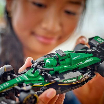 LEGO Speed Champions 77245 — Masina de curse Aston Martin Aramco F1® AMR24 – imagine 4