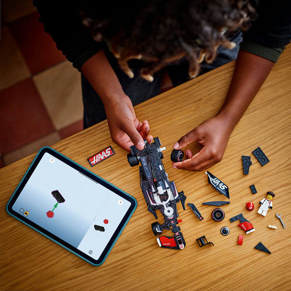 LEGO Speed Champions 77250 — Masina de curse MoneyGram Haas F1® Team VF-24 – imagine 4