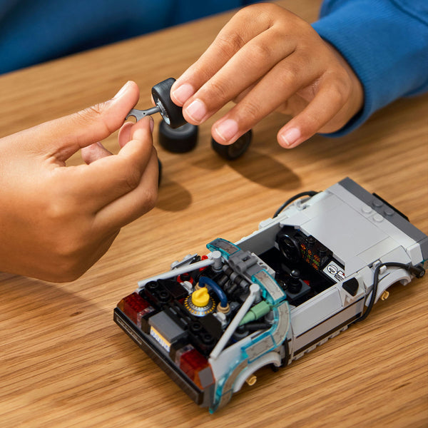 LEGO Speed Champions 77256 — Mașina timpului din Înapoi în viitor – imagine 7