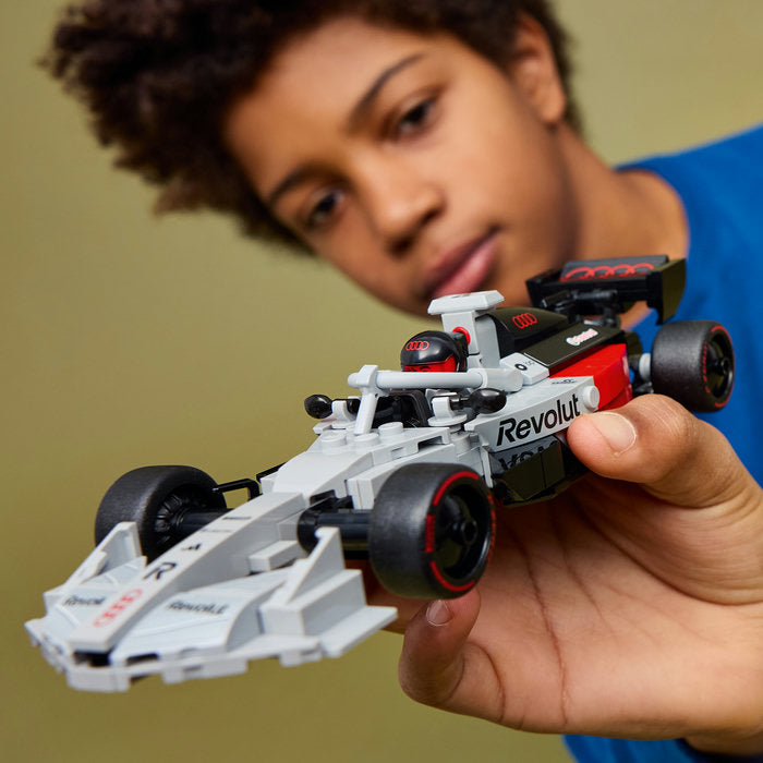 LEGO Speed Champions 77259 — Mașină de curse Audi Revolut F1 Team R26 – imagine 8
