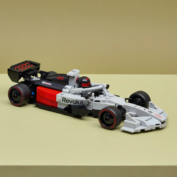 LEGO Speed Champions 77259 — Mașină de curse Audi Revolut F1 Team R26 – imagine 6