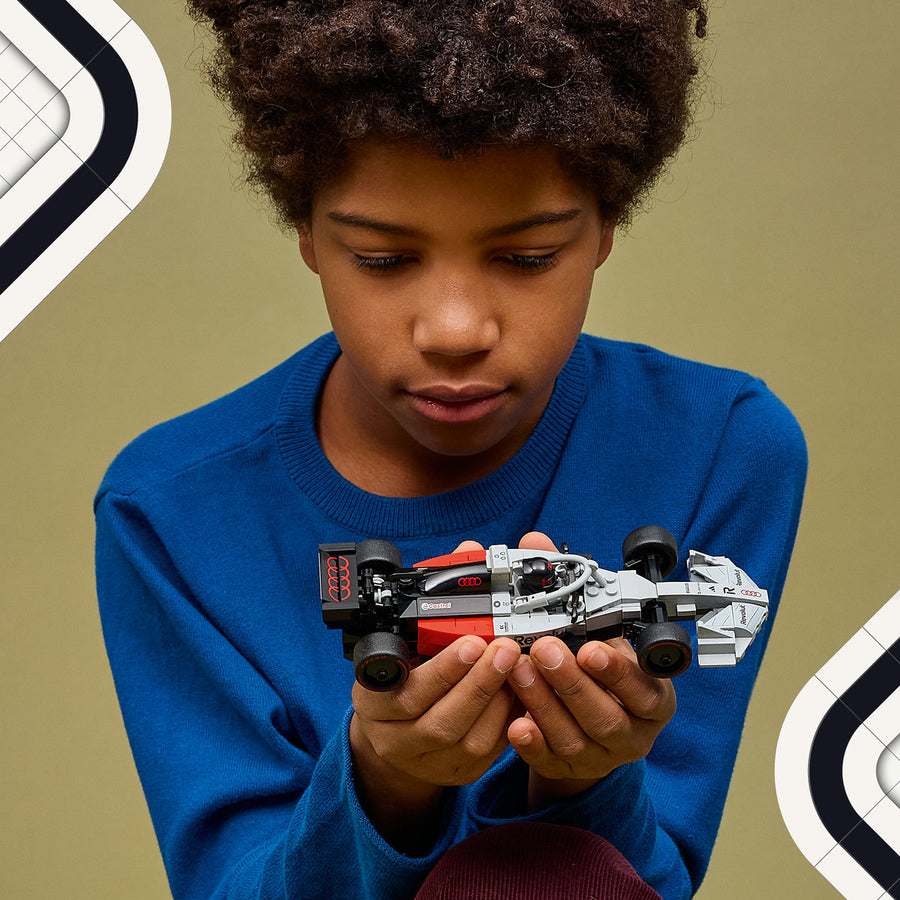 LEGO Speed Champions 77259 — Mașină de curse Audi Revolut F1 Team R26 – imagine 7